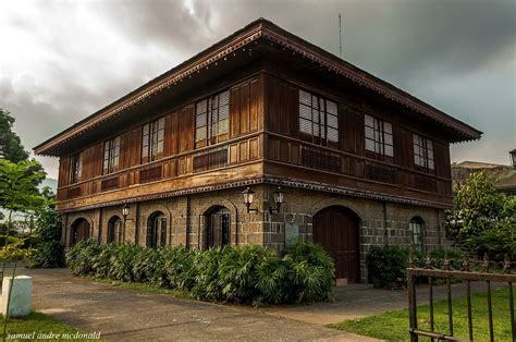 Reading Architecture: A Photographic Inquiry Into Philippine Structures -  Unlocking Filipino Architectural Heritage Through Evocative Imagery and Thought-Provoking Text